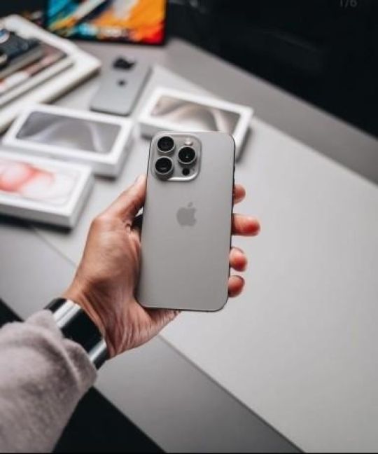 Brandnew Apple iPhone 16 Pro Max/ Apple iPhone 15 Pro Max