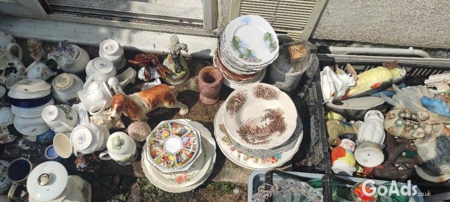 Crockery, trinkets, vases figurines