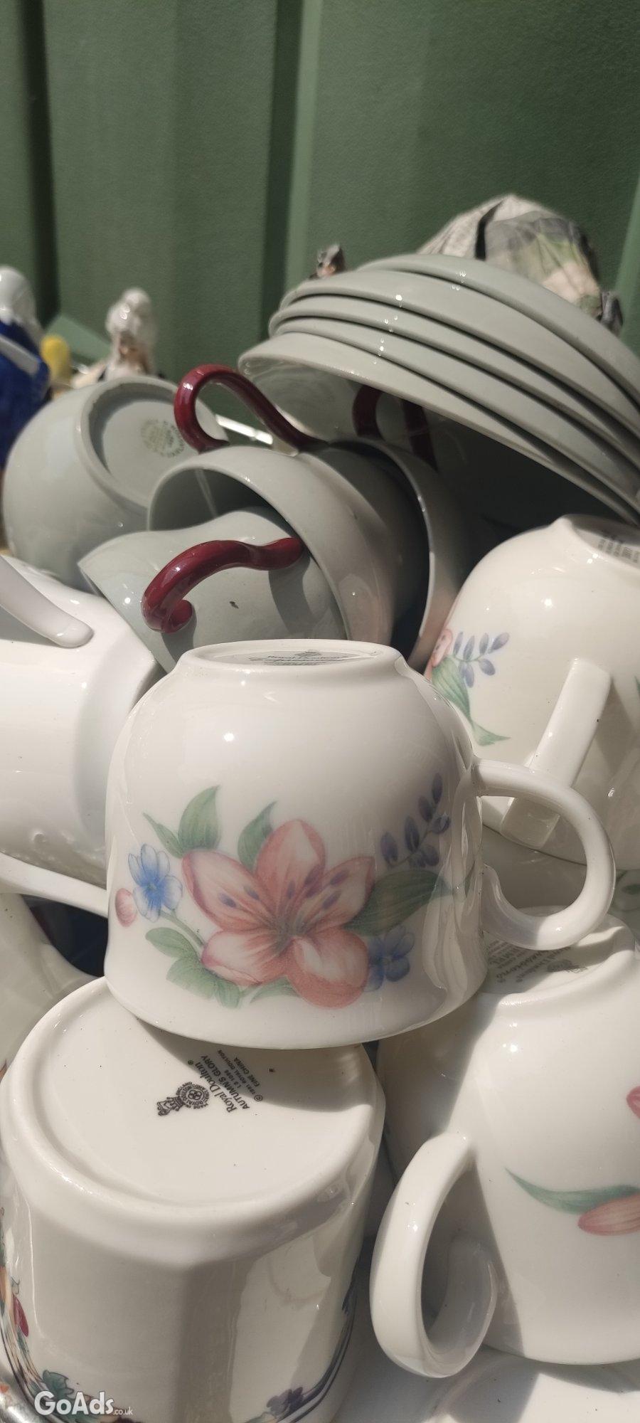 Crockery, trinkets, vases figurines