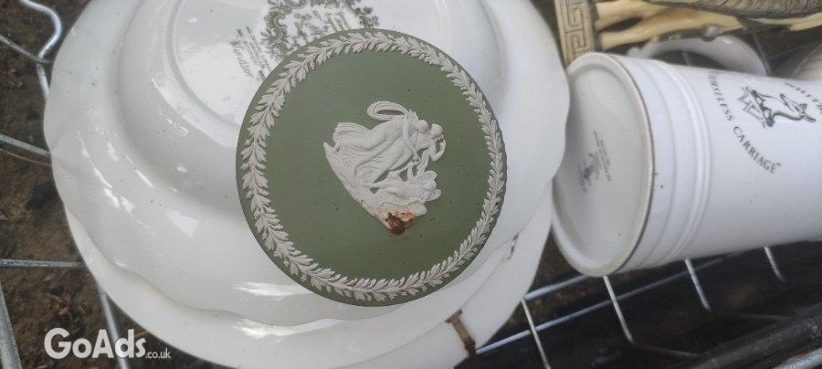 Crockery, trinkets, vases figurines