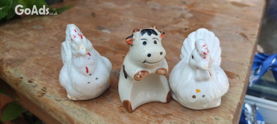 Crockery, trinkets, vases figurines