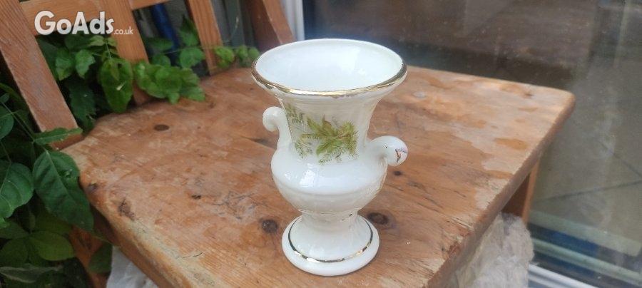 Crockery, trinkets, vases figurines