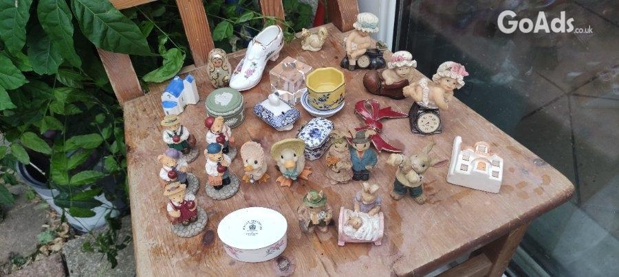 Crockery, trinkets, vases figurines