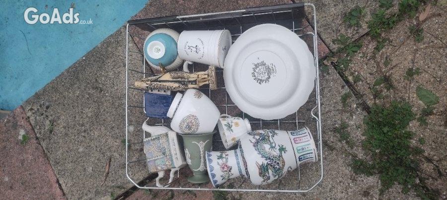Crockery, trinkets, vases figurines