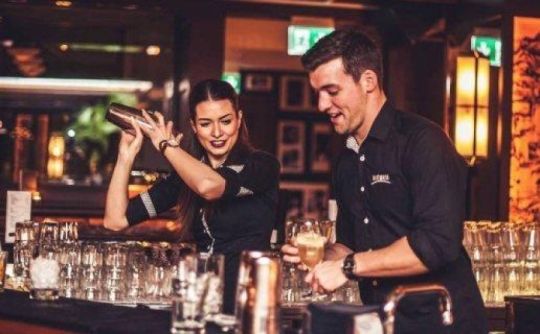 Enjoy your Party as a Guest by Hiring Bartender Services