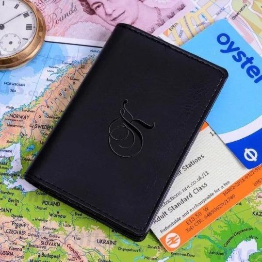 Explore in Style: Personalised Travel Wallets for the Modern Nomad
