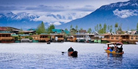 Explore Paradise with the Best Kashmir Tour Packages 2025