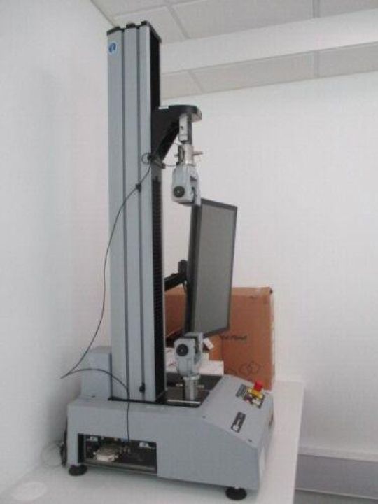 Instron 34SC-5 Single column materials testing system