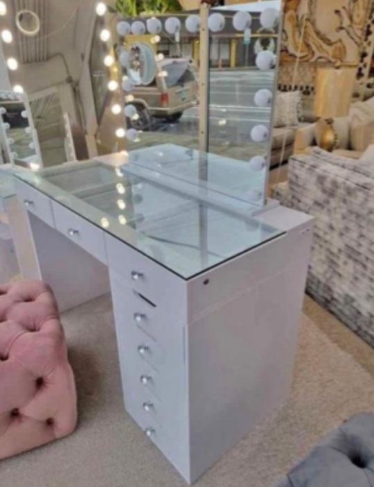 New makeup vanity with mirror