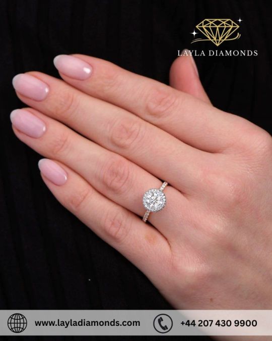 Round Cut Engagement Rings with Elegant 2D Halo Design