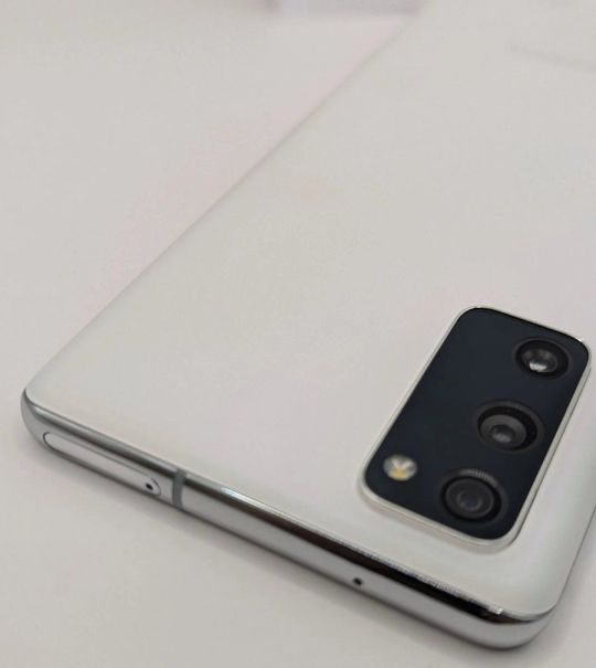 Samsung Galaxy S20 FE 5G Cloud White